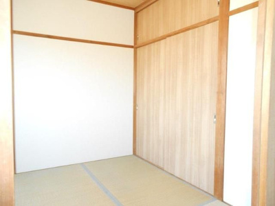 【寝室】 | ハラックスⅡ | 広くて明るい寝室