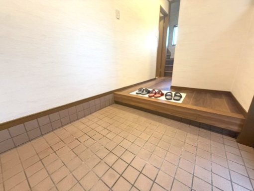 森河内西2丁目　中古戸建の玄関