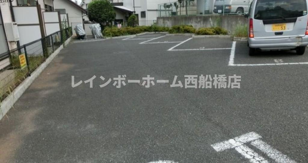 プロムナード2番館の駐車場