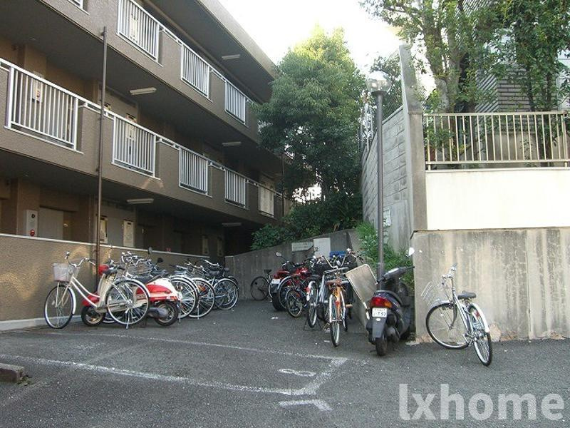 千里セピアテラスIIの駐車場