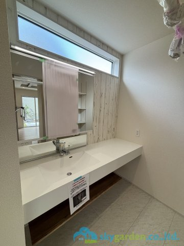 平塚市虹ケ浜　新築戸建　全2棟1期1号棟の独立洗面台