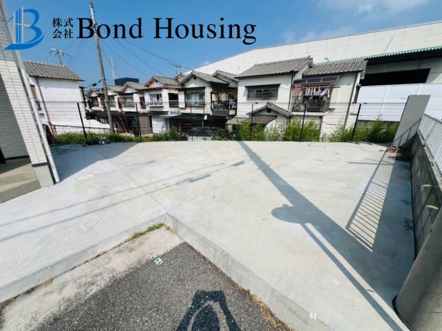 築3年の築浅物件　魚住町西岡　中古戸建の駐車場