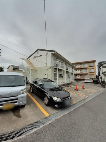 ファミール天野の駐車場