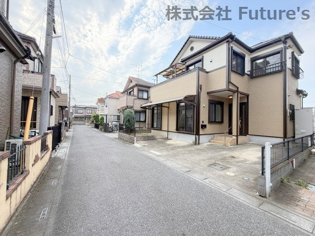 三郷市彦成1丁目　中古戸建の前面道路含む現地写真|前面道路含む現地写真です。