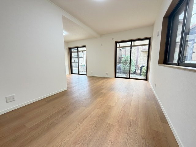 三郷市彦成1丁目　中古戸建の居間・リビング|室内リフォーム済みで大変キレイです