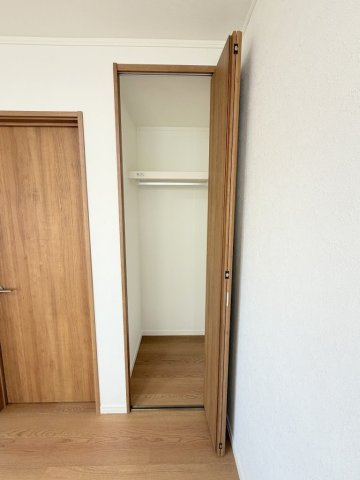 三郷市彦成1丁目　中古戸建の収納|各居室に収納付きでお部屋がスッキリ片付きます