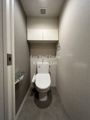 【トイレ】 | グリーン サイト南森町 | 上部に収納棚付きのトイレ部分です！温水洗浄便座♪
