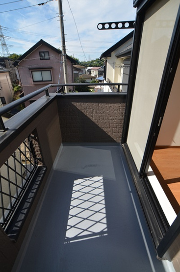 【バルコニー】 | 綾瀬市落合北5丁目　中古戸建て【仲介手数料無料】