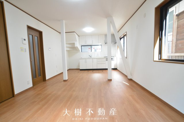 【居間・リビング】 | 綾瀬市落合北5丁目　中古戸建て【仲介手数料無料】