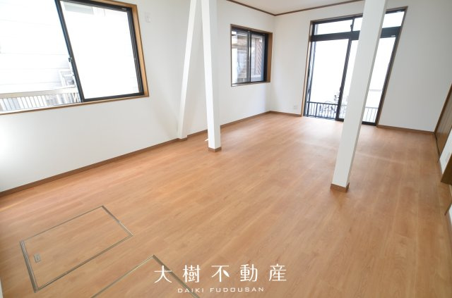 【居間・リビング】 | 綾瀬市落合北5丁目　中古戸建て【仲介手数料無料】