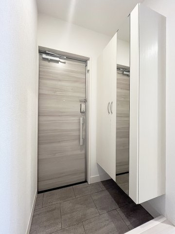 D-Room南小路の玄関