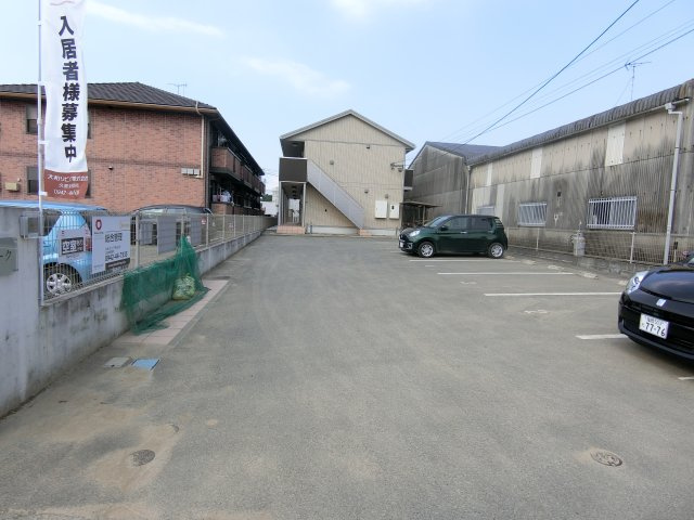 イーストパークの駐車場|車をお持ちの方に嬉しい駐車場付きの物件です