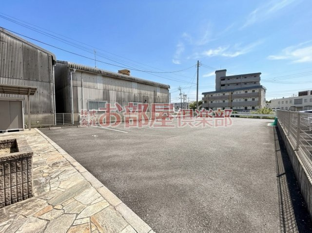 イーストパークの駐車場|車をお持ちの方に嬉しい駐車場付きの物件です