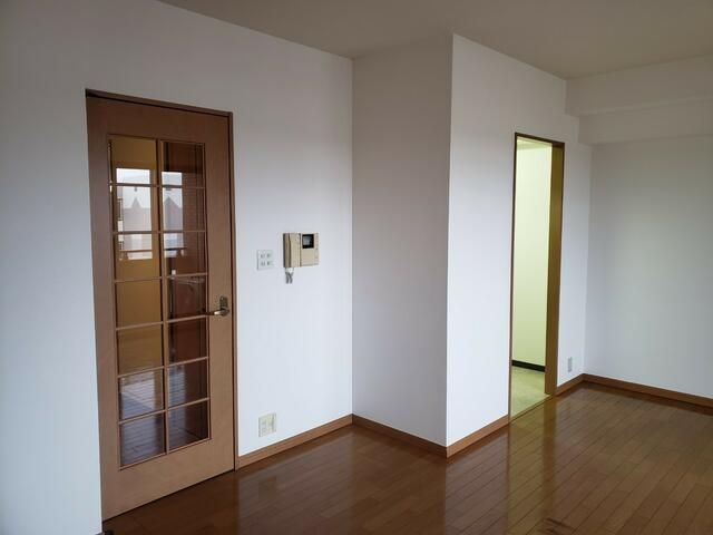 インシュランスビル１２の内装|明るい色調の室内です