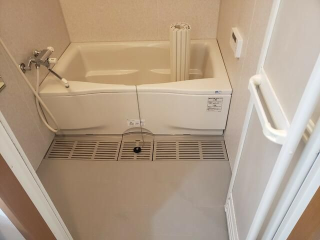インシュランスビル１２の浴室|落ち着いた空間のお風呂です