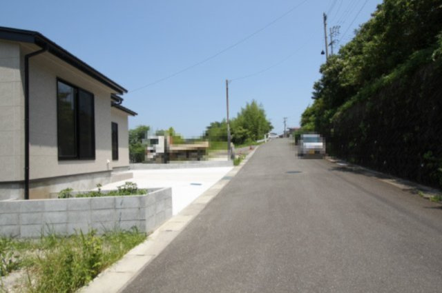 加賀野井2丁目　21号地　新築戸建　【平屋建て】の前面道路含む現地写真|南側　幅　6.0ｍ　私道　接面　11.0ｍ