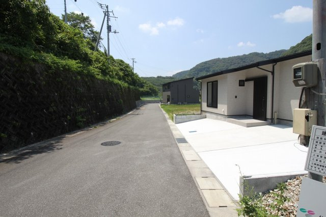 加賀野井2丁目　21号地　新築戸建　【平屋建て】の前面道路含む現地写真|南側　幅　6.0ｍ　私道　接面　11.0ｍ