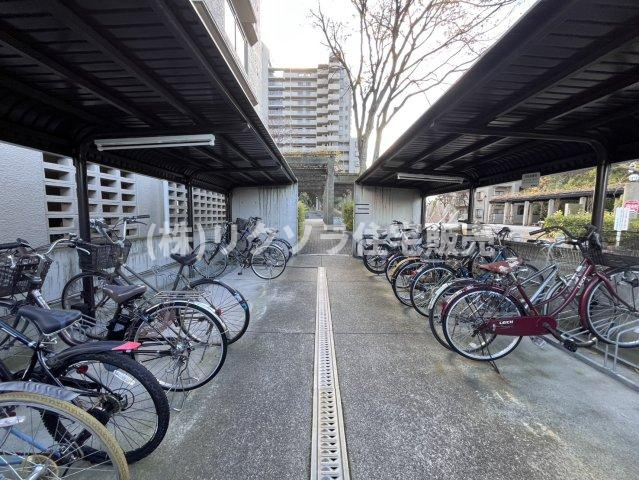オークヒルズ香里弐番館の駐輪場|■物件内覧・資金計画相談・住宅ローン相談、リフォーム相談、お問合せ受付中■
※当日・翌日のご内覧、ご相談はお電話でのお問合せがスムーズです！