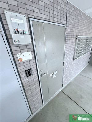ボンアーデル壱番館の玄関