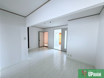 ボンアーデル壱番館の居間・リビング