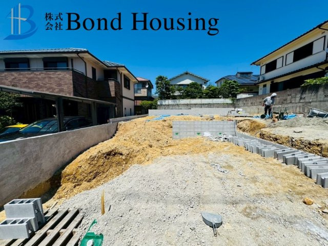 「小・中学校すぐ」「並列2台駐車可」学が丘2期　1号棟の駐車場