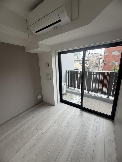 ガーデンザヴィス門前仲町の洋室|エアコンやバルコニーもあるお部屋です