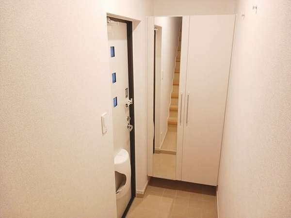 サージュⅥの玄関