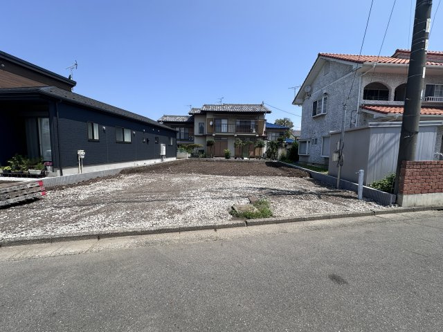 新築　前橋市下新田町2期　Blooming　Garden　1号棟の駐車場|現地写真　駐車スペースは並列3台分可能です！
