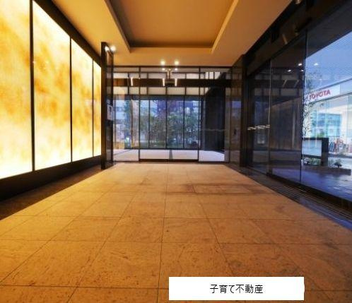 ＬＩＧＨＴ　ＴＥＲＲＡＣＥ　新宿御苑のロビー