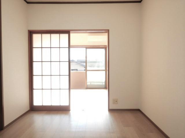 マコトマンションの居間・リビング