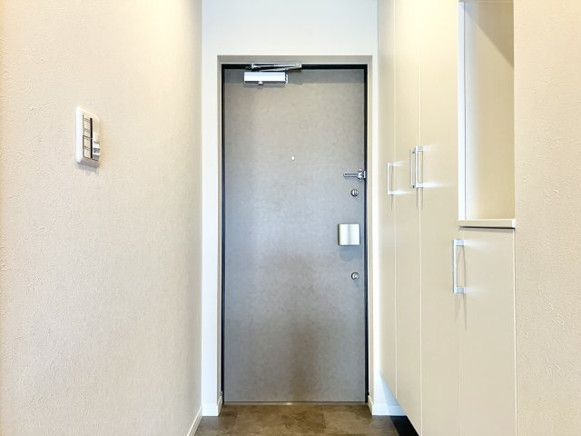 カルティア瓢箪山2の玄関