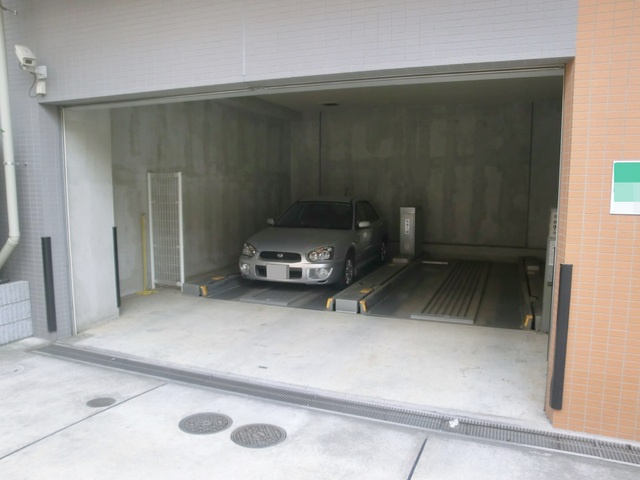 第１０シントウキョウビルの駐車場|敷地内駐車場完備。（要確認）