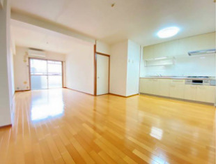 名古屋市千種区星が丘元町の中古マンションの居間・リビング