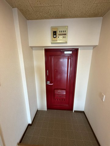 ハイツキーパルの玄関