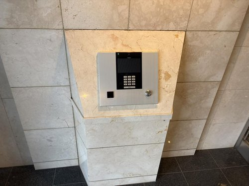 Ｄ’クラディア中野桃園のエントランス|Ｄ’クラディア中野桃園：オートロック付きマンションです！