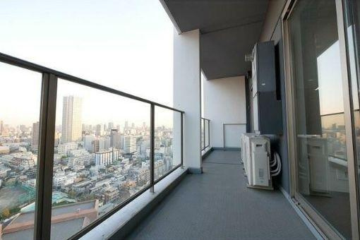 コンフォリア新宿イーストサイドタワーのバルコニー