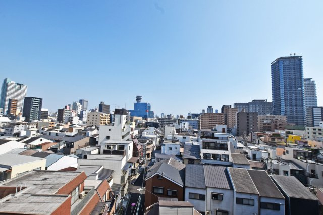 モンテベルデ東梅田の展望|角部屋ならではの魅力として、7階からの眺望の良さが際立ちます。
