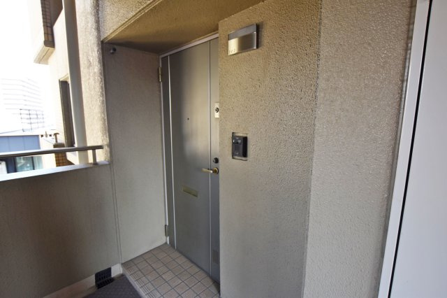 モンテベルデ東梅田の玄関|空家につき、お気軽に見学できます。