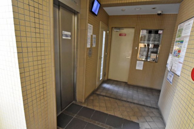 モンテベルデ東梅田のその他共用部分|エレベーター完備で、毎日の出入りや買い物の荷物もラクに運べます。