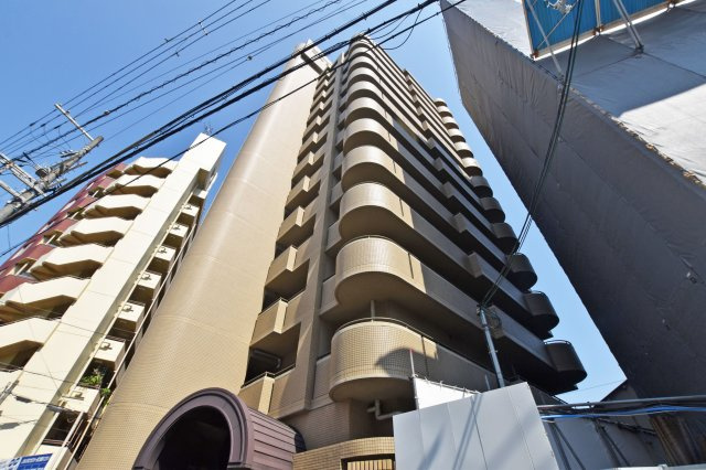 モンテベルデ東梅田の外観|近隣に小・中学校があるので、毎日の通学も安心です。