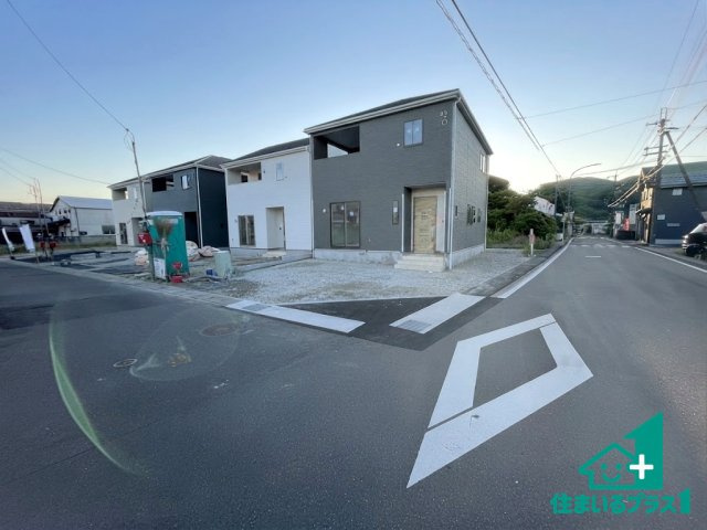 ★京都市西京区大原野灰方町　第1期　新築一戸建ての前面道路含む現地写真|周辺は閑静な住宅街です。前面道路もしっかりと有りますので車の出し入れも安心ですよ！
