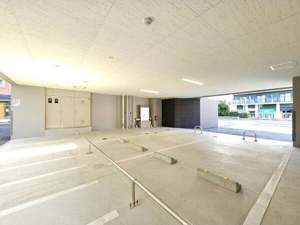 ディアレイシャス名古屋太閤通Ⅳの駐車場