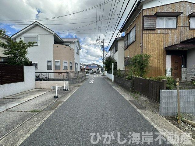 茅ヶ崎市高田４丁目　新築戸建の前面道路含む現地写真|8月6日撮影　建築中　現地外観