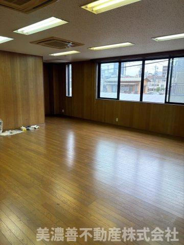 ６７２５３　岐阜市幸ノ町倉庫・事務所の内装