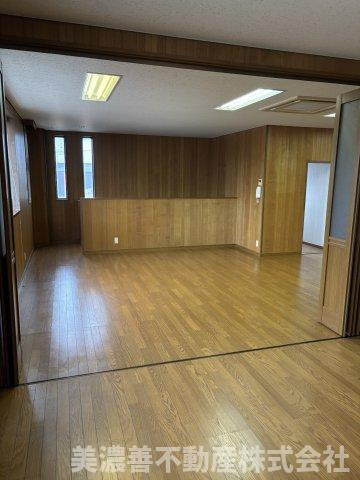 ６７２５３　岐阜市幸ノ町倉庫・事務所の内装