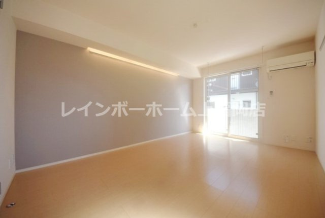 Ｌｕｃｅ　ｄｅｌ　ｓｏｌｅの居間・リビング|
