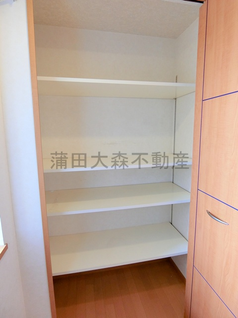 アルシオンエアポートタワーの収納|玄関廊下の棚収納