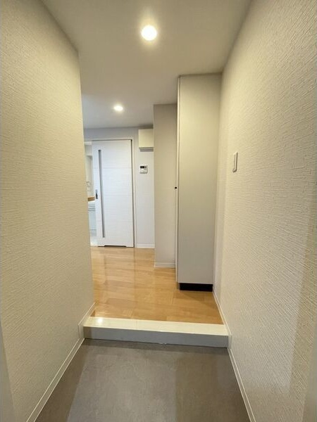 アールズコート新瑞橋駅前の玄関