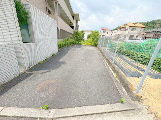 フローラル宝塚の駐車場