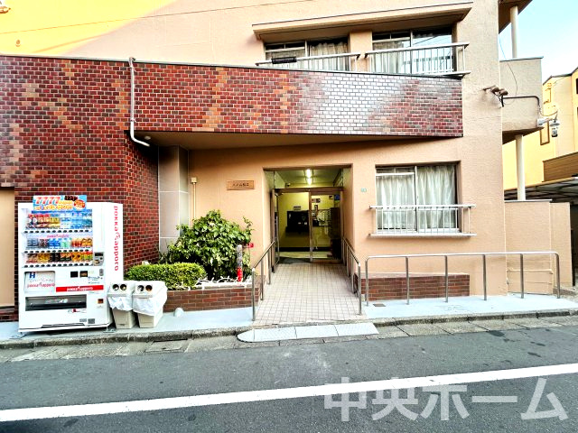 ハイム松江のエントランス|【エントランス】マンションのエントランスは、その物件の印象を決める、顔とも言える場所です。毎日通る場所ですからきれいなのが一番です。